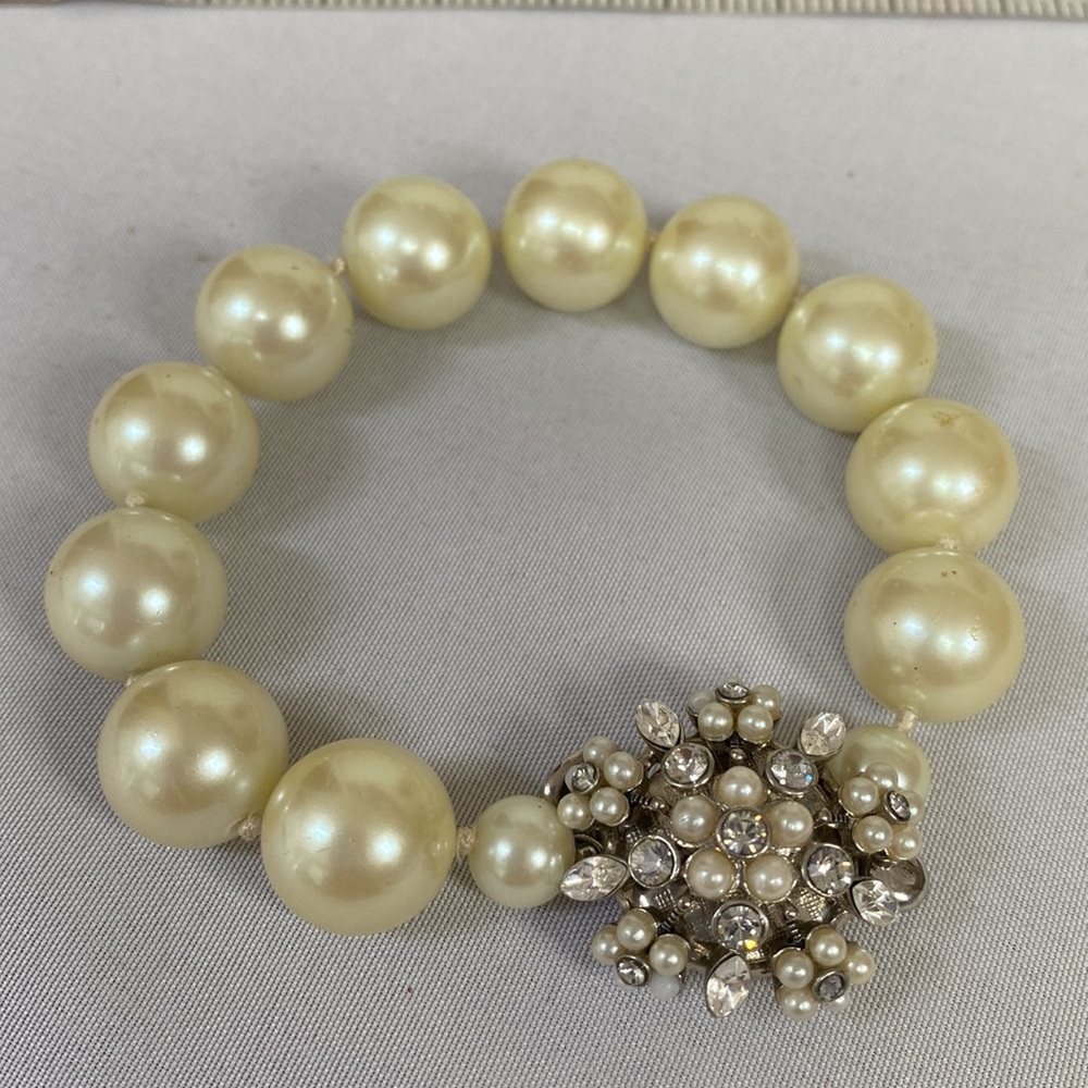 Vintage Carolee Pearl and rhinestone bracelet